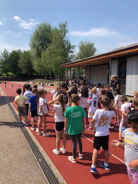 Sommersporttag der Grundschule – die Kinder waren mit Begeisterung dabei!